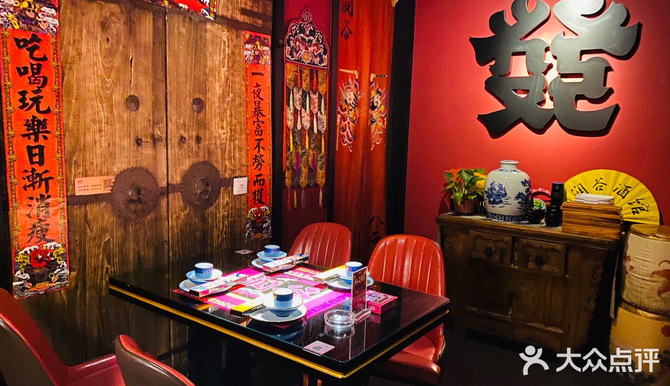 临时决定去的店,一进门看见店内的装修,脚步开始沉重