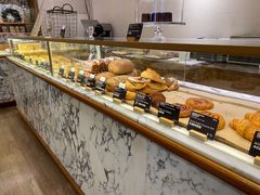 面包甜点陈列柜-WHEAT&BAKER-麥(凯德来福士店)