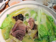 -帅巴人舅母子腊蹄民俗村