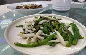 Hanging Pepper and Squid Shreds