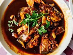 垮炖虹鳟鱼-劳模山庄