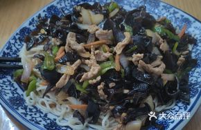 Wood Ear Mushroom and Pork Noodles