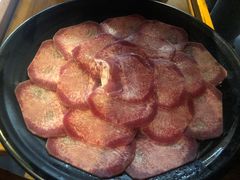 玫瑰牛舌-唯成•韩国炭火烤肉 유성고기