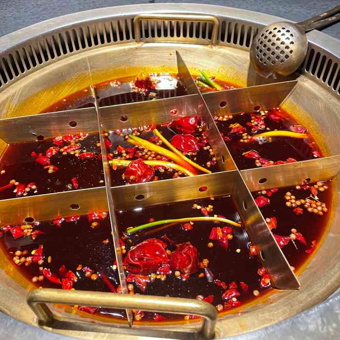 四方上下火锅(重庆天地店)-"墙裂推荐的火锅店,食材都很新鲜,最爱新鲜