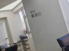 -首脑美容美发化妆美甲培训学校(长沙校区)