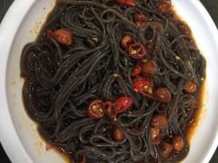 酸辣蕨根粉-壹阁胡羊焖饼(特色小吃街店)