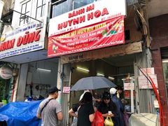 -Bánh Mì Huynh Hoa