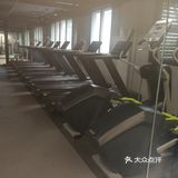 健身房开在两楼,刚进门第一眼看上去感觉很小