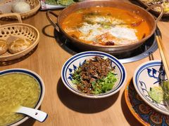 -洱火云南酸菜牛肉火锅(石景山当代商城店)