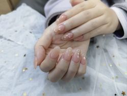 -灰姑娘美甲美睫馆