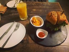 -HIGH FIVE哈福手工汉堡(桂林路店)