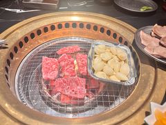 -山川小町·极番烧肉(新地假日广场店)
