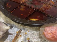 -渝嘴小老弟老火锅(华新村店)