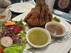 -Chom Cafe and Restaurant