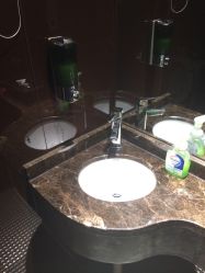 点击看大图 干净整洁的洗手间-印·Style造型创始店