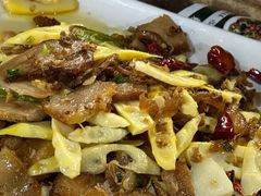 -土砂锅生态山庄·非遗砂锅雅鱼