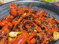 -肥肥虾庄·金牌油焖大虾(汉街SKP店)