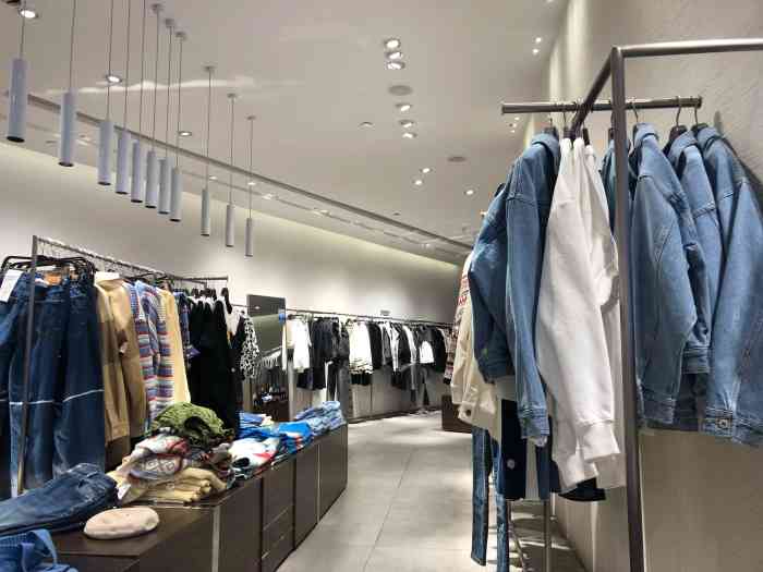 urban revivo(天津世纪都会店)-"ur小程序在生日月发放50元生日礼券正