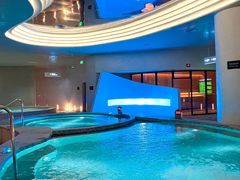 -涨巢·潮玩水疗局