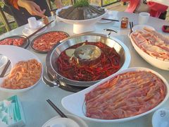 -茅草房·河畔园林火锅