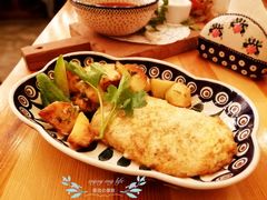 鸡肉饼配土豆泥-Lozhki-ploshki