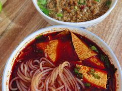 麻辣米线-老字号杨坡红油米线腊汁肉夹馍(东四道巷店)