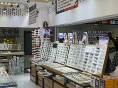 -美式眼镜·授权蔡司.依视路.尼康.豪雅.明月(人民广场店)