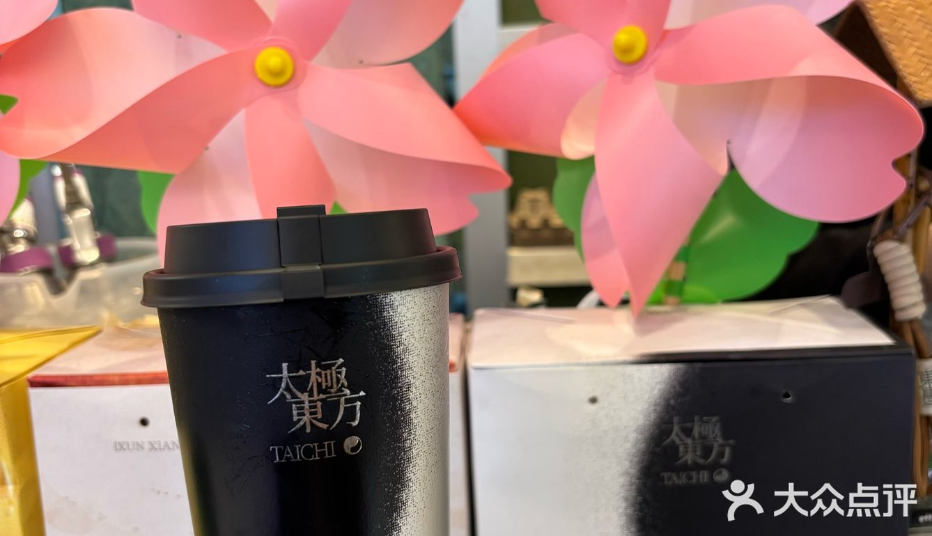 樱花风车跟新品奶茶尊嘟好搭啊。。。