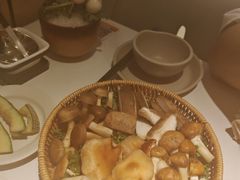 -左庭右院鲜牛肉火锅(金山万达店)