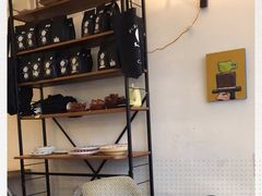 -Blackbird coffee & vintage