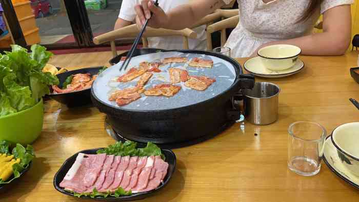 旺记烤肉(中医药大学店)-"93位置在裕园小区美食街第一条街后半段.