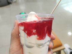 草莓新地-麦当劳(鼓楼店)