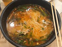 -花馬肆.云南过桥米线(汉神购物广场现场熬汤店)