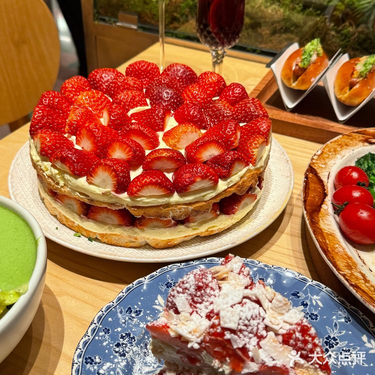 长沙女朋友带我见世面了！新开的漂亮饭！