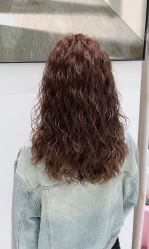 -十六番发型师事务所