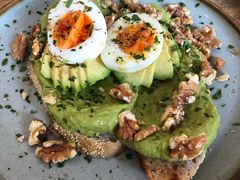 牛油果煮蛋吐司-RAC BAR(安福路店)