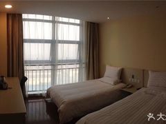 -汉庭优佳(上海恒隆广场南京西路地铁站店)