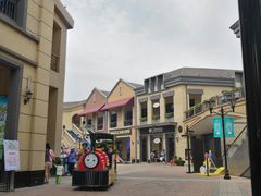 -王府井奥莱临潼小镇(临潼店)
