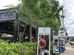 -Chom Cafe and Restaurant