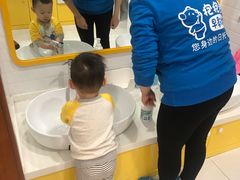 -抱抱熊托育中心(大悦城店)