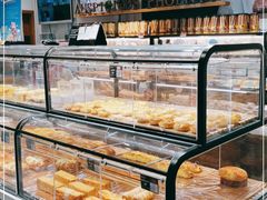 面包甜点陈列柜-金凤成祥(东直门现烤面包店)