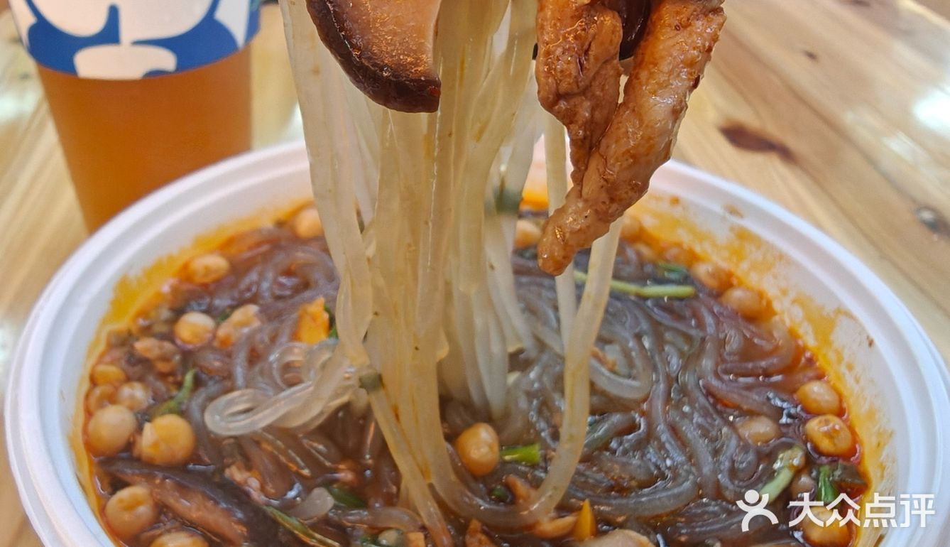 来一碗热腾腾的酸辣苕粉：楚苑泡蛋苕粉