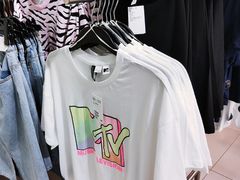 -H&M(鹏欣水游城店)