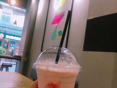 草莓奶昔-HELLO 27 意面·沙拉·帕尼尼