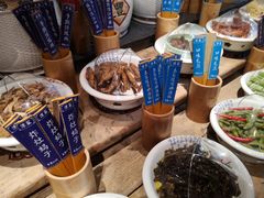 -帅巴人舅母子腊蹄民俗村