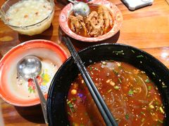 -爆炸头阿姨小四川正宗川味小吃(无任何分店)
