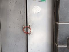 一楼安全门-莲花国际广场