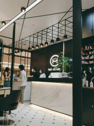 -HAIR CORNER