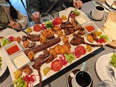 苏丹烤肉拼盘配三文鱼-Efes Turkish & Mediterranean Cuisine 艾菲斯餐厅(陆家嘴店)