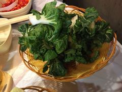 -鲜入围煮花胶鸡海鲜火锅